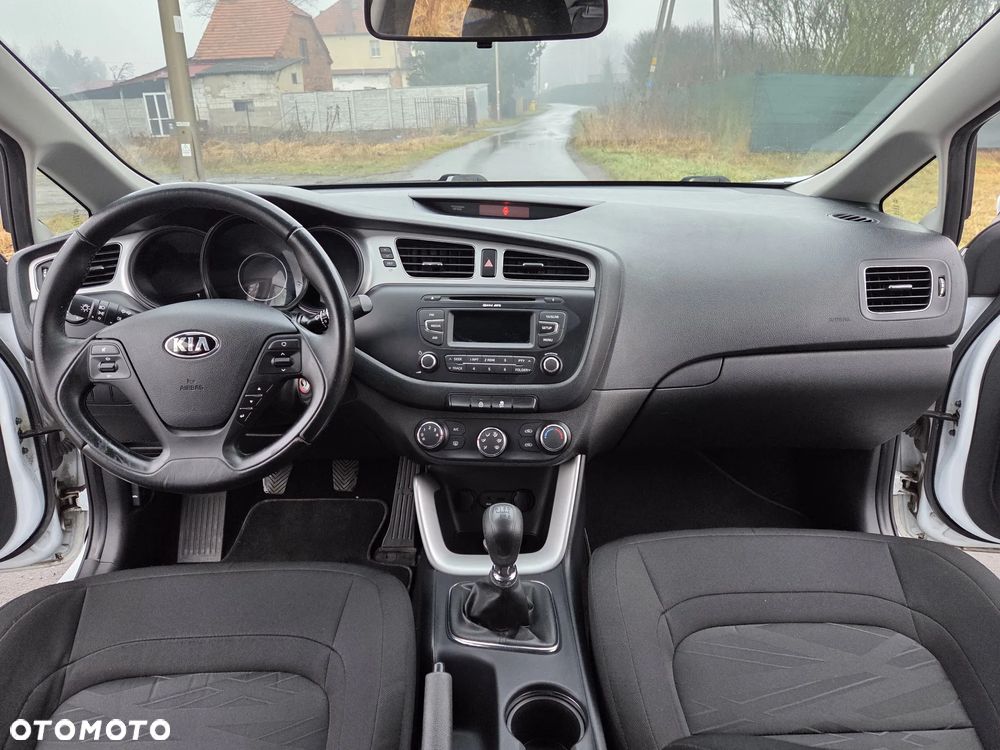 Kia Ceed 1.4 CVVT Attract - 12