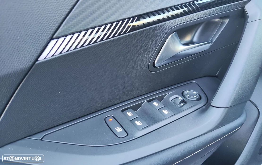 Peugeot e-2008 54 kWh Allure - 14