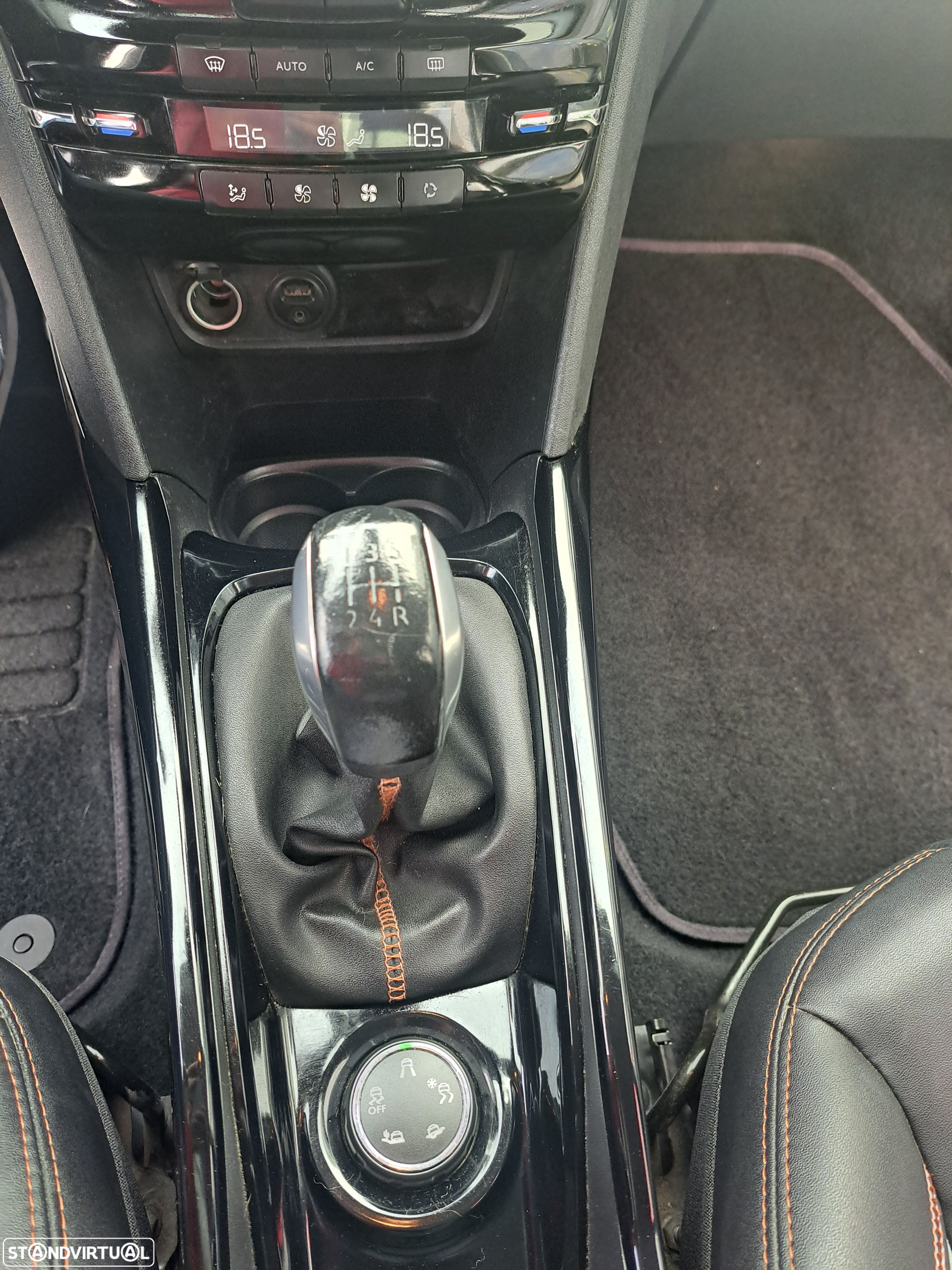Peugeot 2008 1.2 PureTech Allure - 23