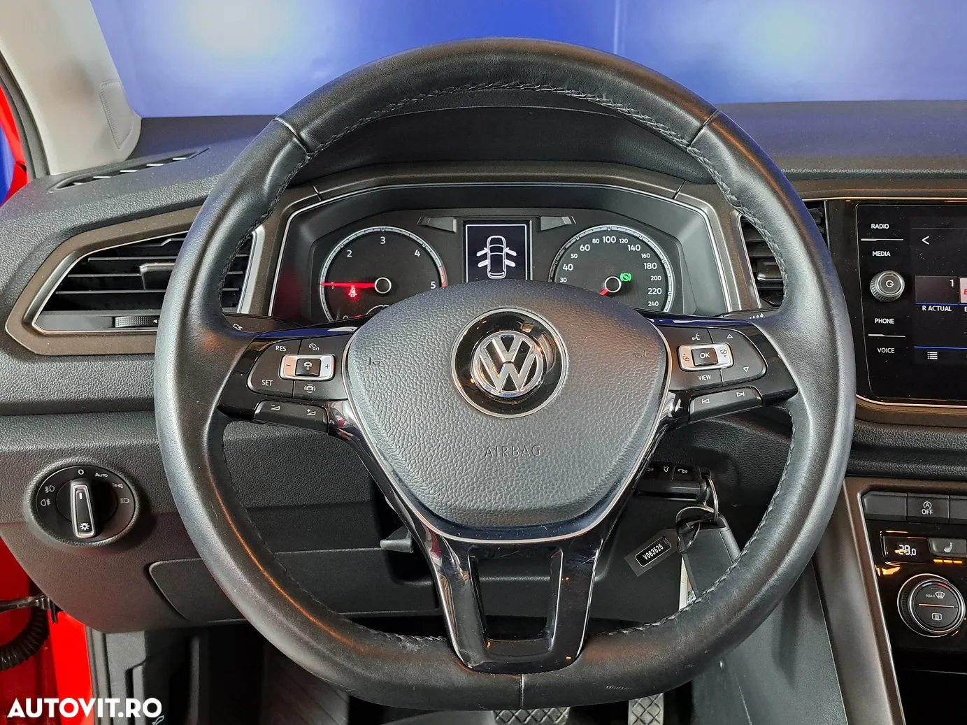 Volkswagen T-ROC - 11