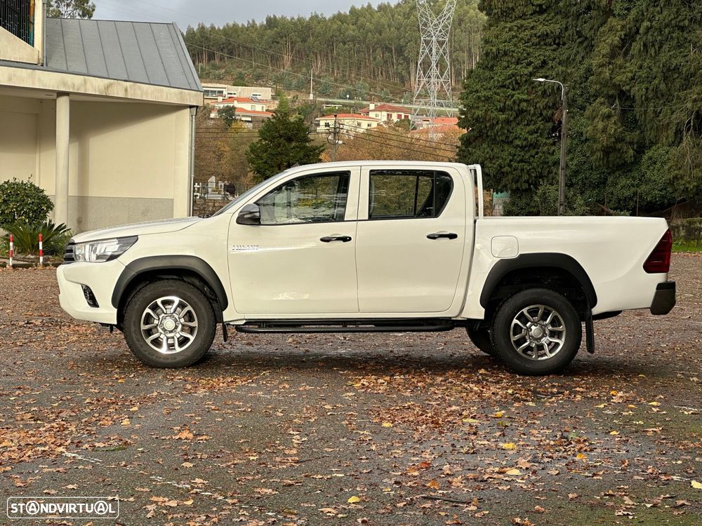 Toyota Hilux 2.4 D-4D 4WD CD CM - 11