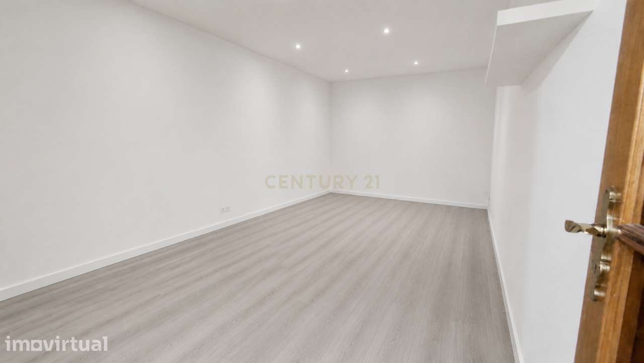 APARTAMENTO T2 REMODELADO COM TERRAÇO EM ALVERCA DO RIBATEJO - Grande imagem: 4/4