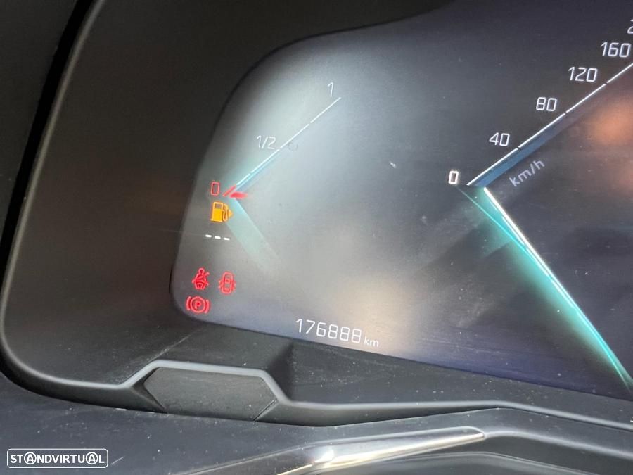 DS DS7 Crossback E-Tense Performance Line EAT8 - 13