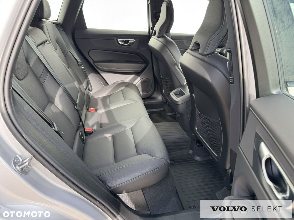 Volvo XC 60 B5 B AWD Plus Dark - 12