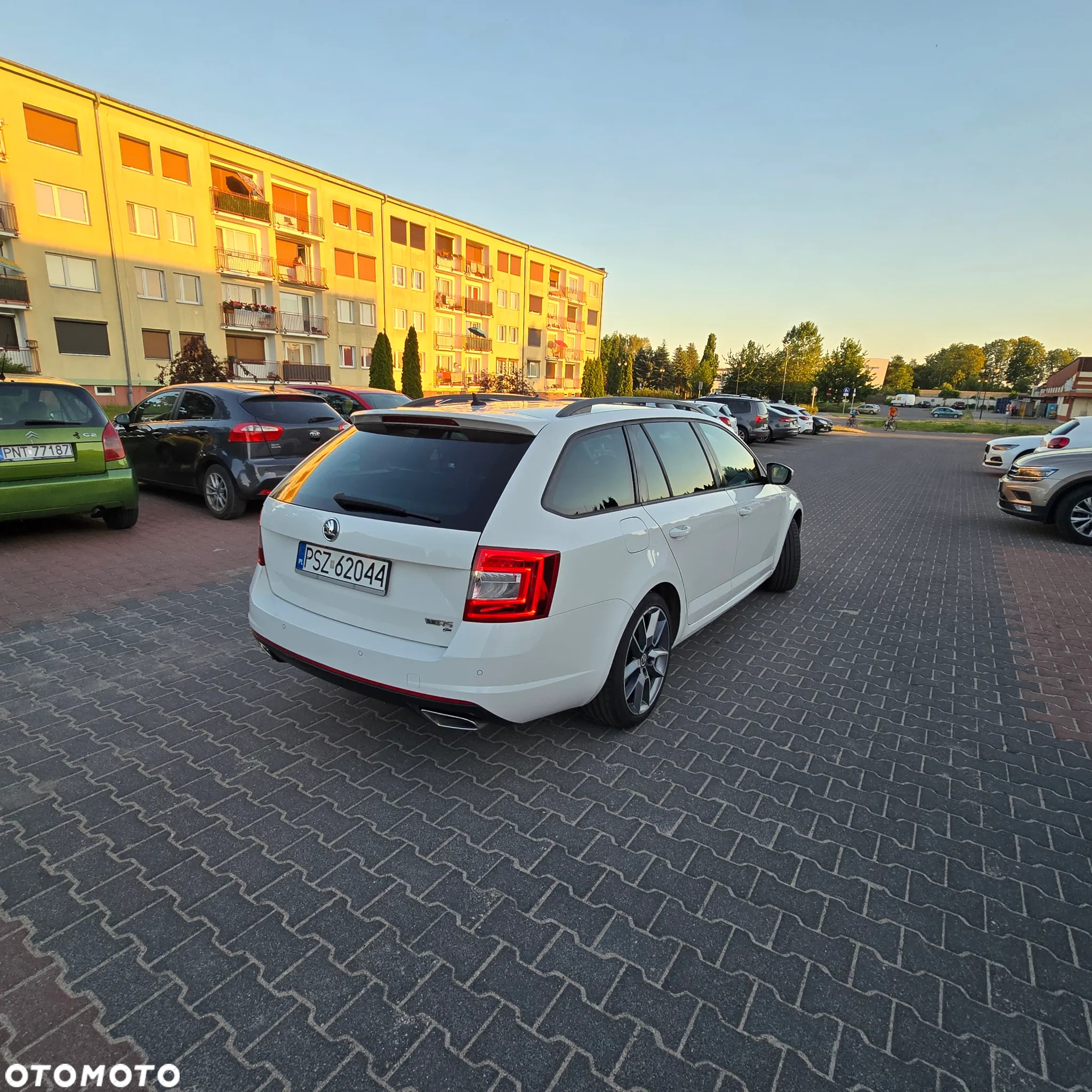 Skoda Octavia Combi 2.0 TDI RS - 12