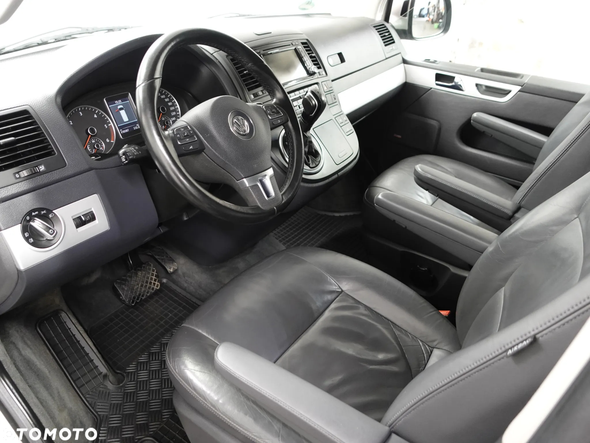Volkswagen Multivan - 21