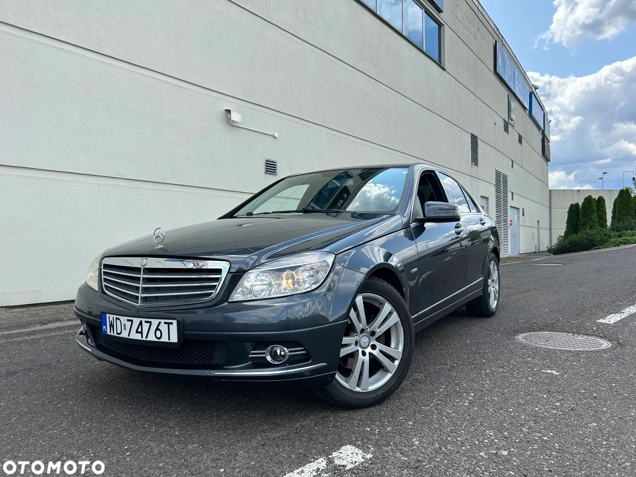 Mercedes-Benz Klasa C 180 CGI BlueEFFICIENCY Avantgarde - 1