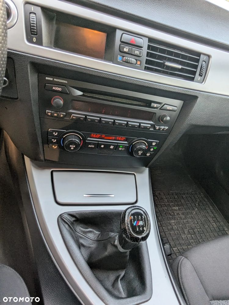 BMW Seria 3 320i - 9