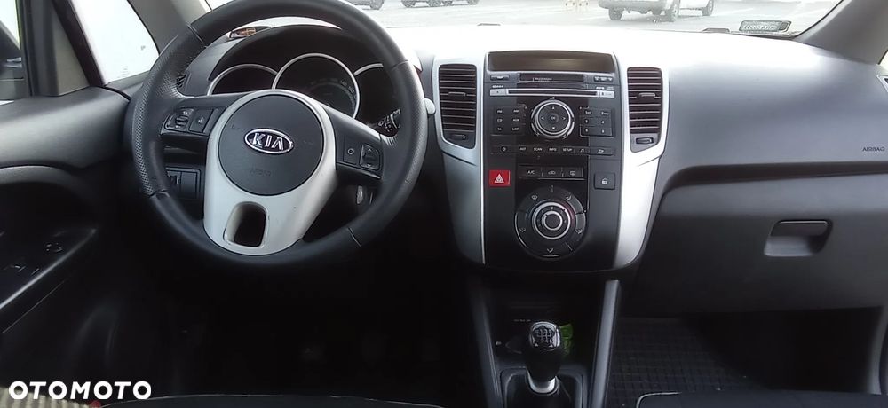 Kia Venga - 11