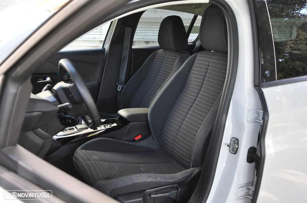 Peugeot e-208 E-Style - 32