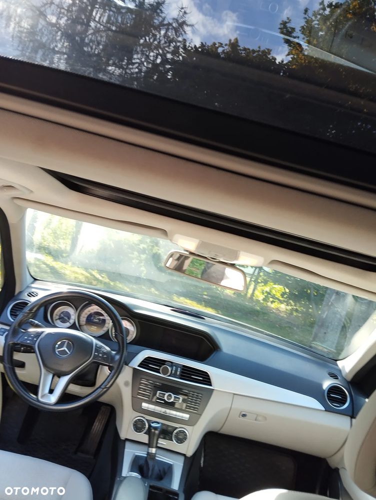 Mercedes-Benz Klasa C 220 CDI DPF (BlueEFFICIENCY) Avantgarde - 3