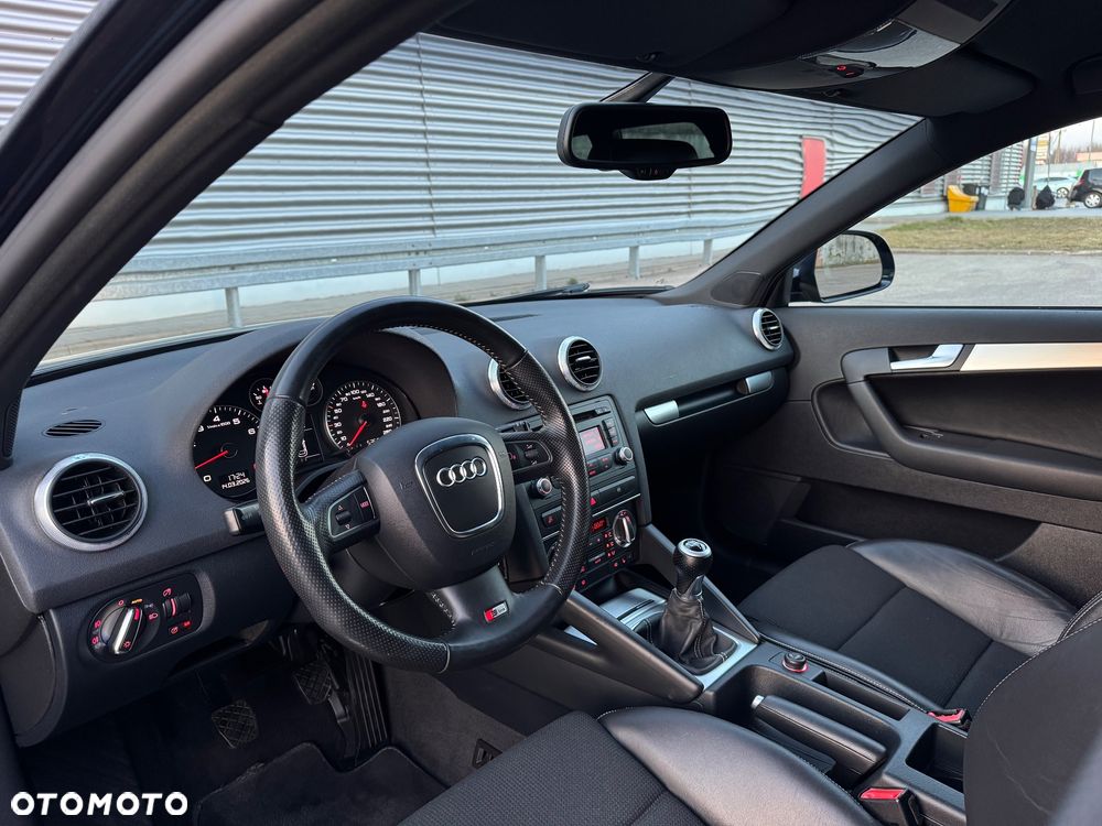 Audi A3 Sportback 1.8 TFSI S line Sportpaket Plus - 32