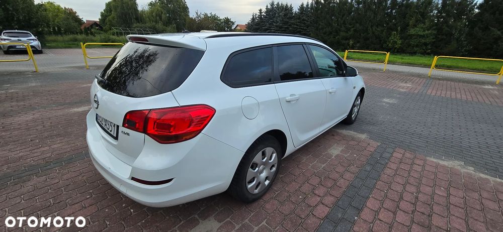 Opel Astra 2012 photo 4