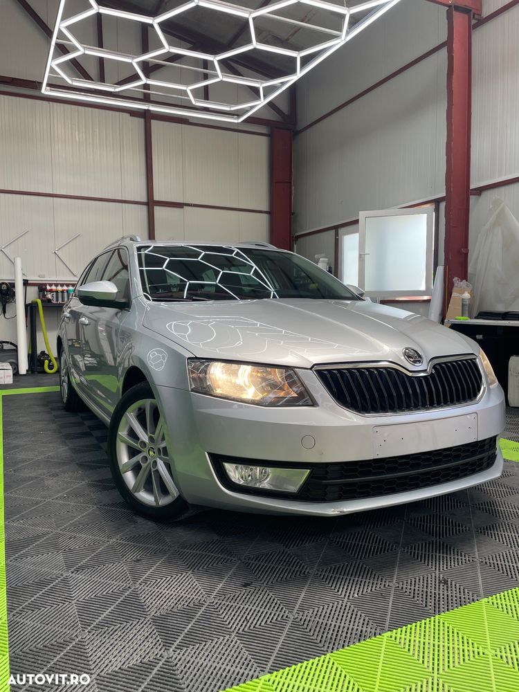 Skoda Octavia 1.6 TDI DSG Ambition - 2