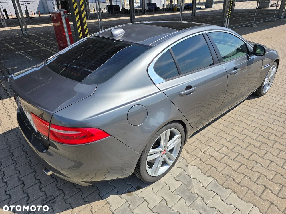 Jaguar XE S - 7