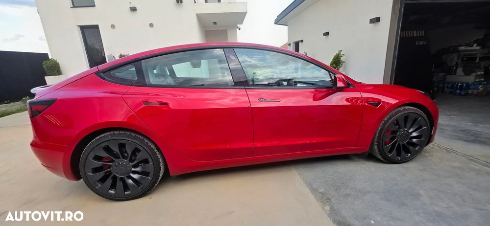 TESLA Model 3 2022 — imagine 3