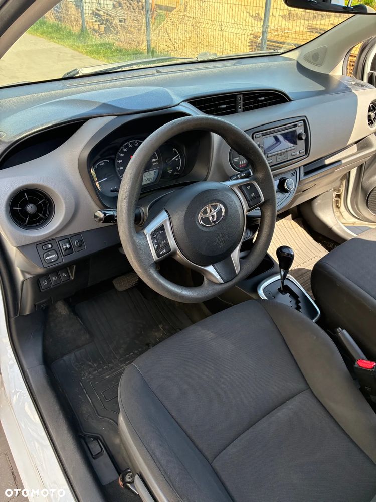 Toyota Yaris Hybrid 100 Active EU6 - 8