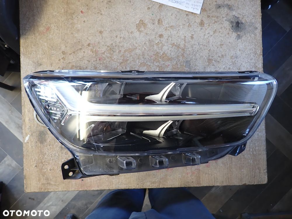 VOLVO XC40 LAMPA PARWY PRZÓD EUROPA 3165590 - 1