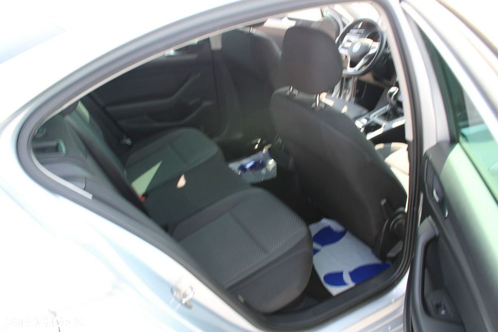 Volkswagen Passat - 30