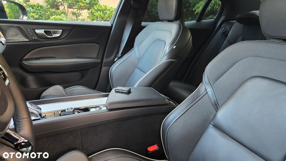 Volvo S60 B5 B AWD Ultimate Dark - 11