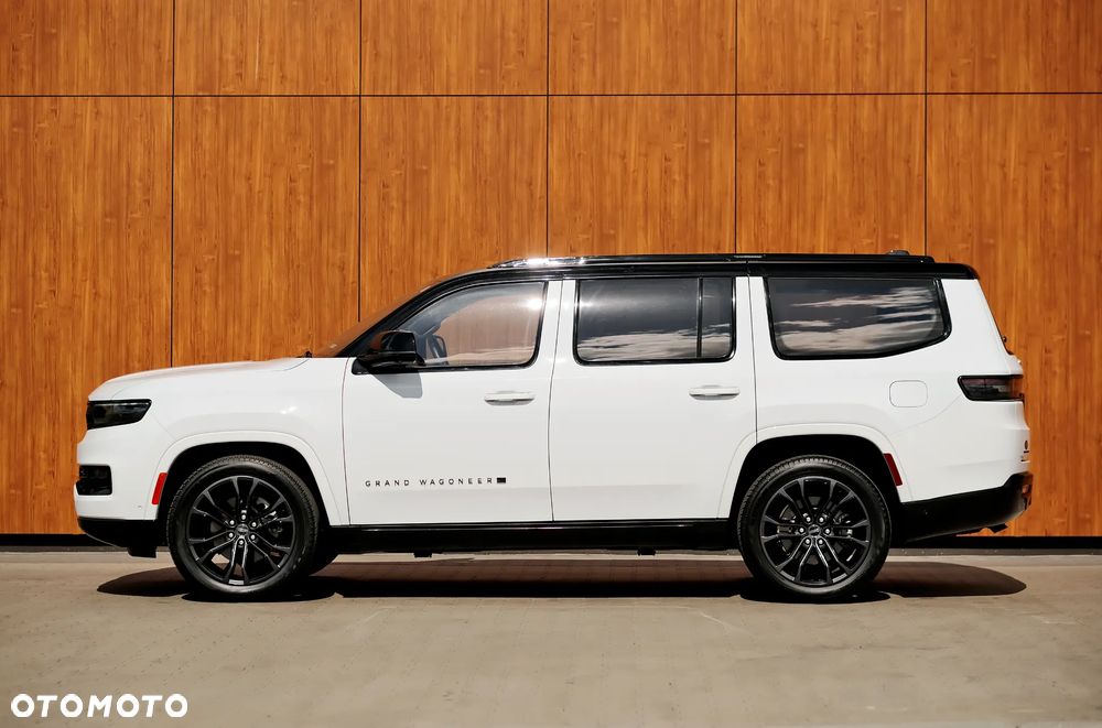 Jeep Grand Wagoneer - 6