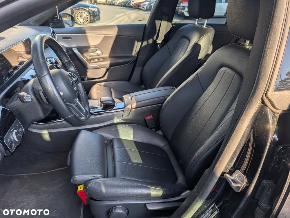 Mercedes-Benz CLA 180 Progressive 7G-DCT - 10