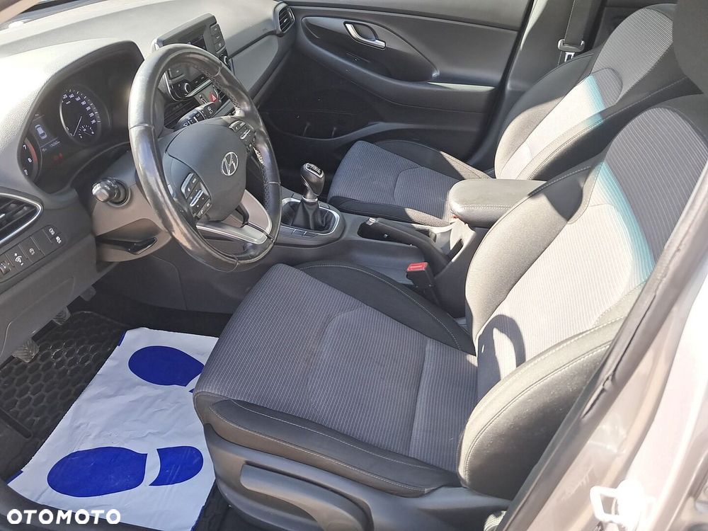Hyundai i30 1.5 DPI Classic + - 10