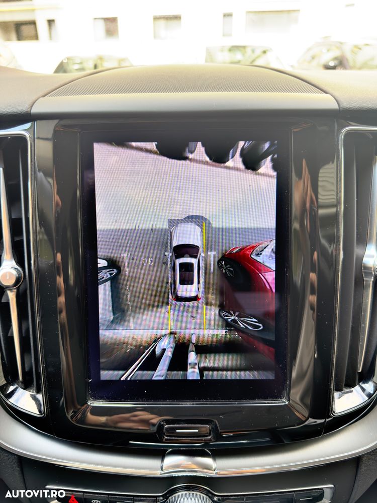 Volvo XC 60 B4 MHEV AT AWD Plus Dark - 13