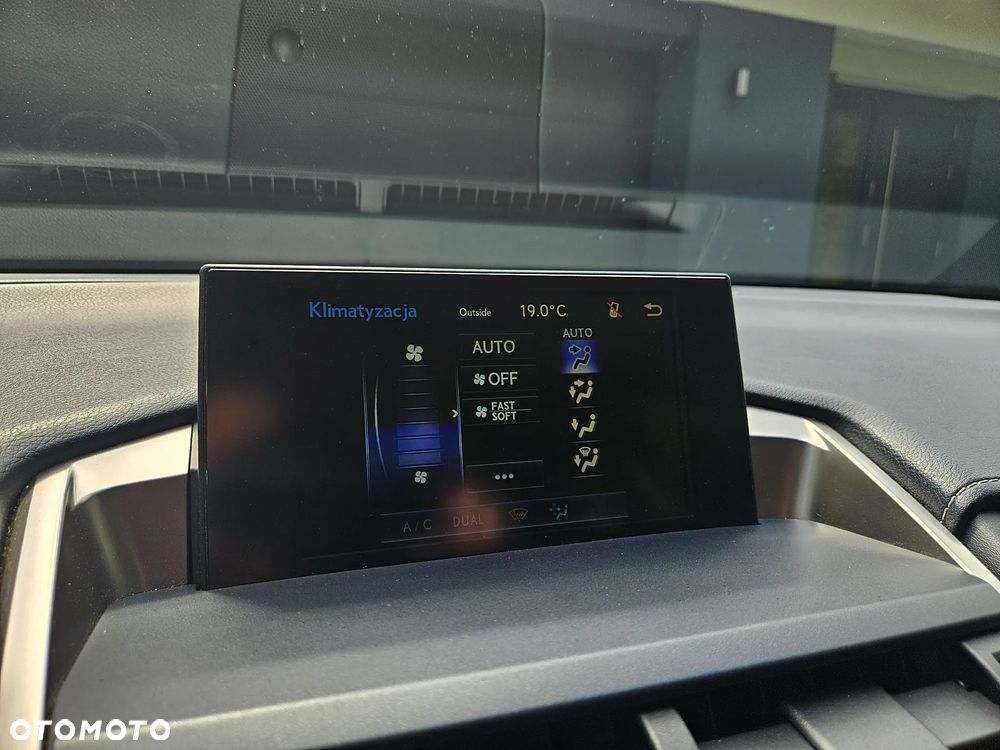 Lexus NX 300h Prestige AWD - 38