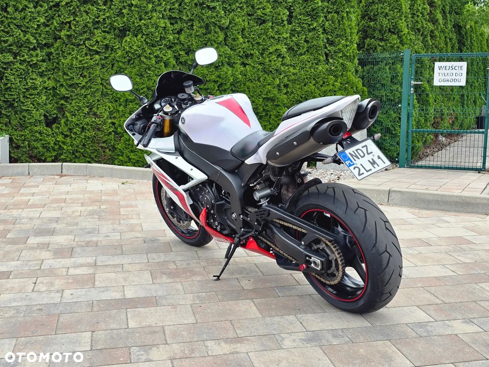 Yamaha R1 - 8