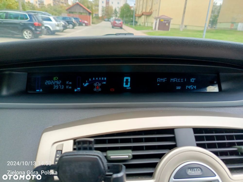 Renault Scenic 2.0 16V Emotion - 9