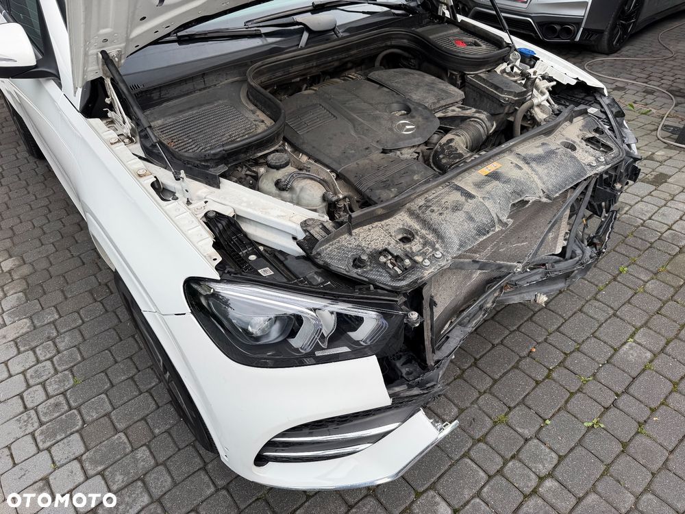 Mercedes-Benz GLE 300 d 4Matic 9G-TRONIC AMG Line - 13