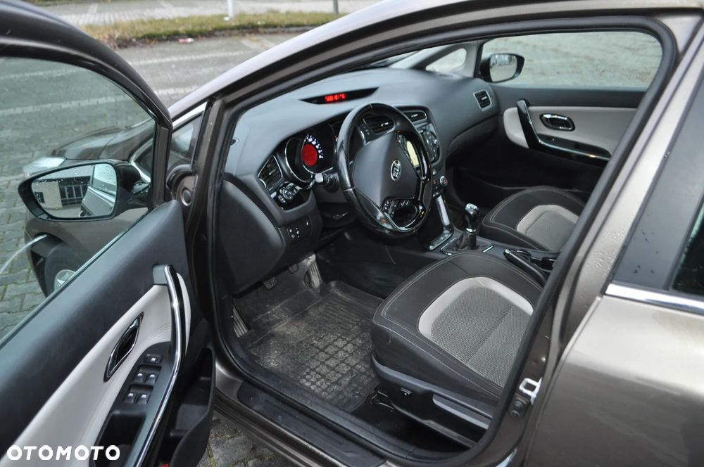 Kia Ceed 1.6 CRDi 128 Spirit - 17