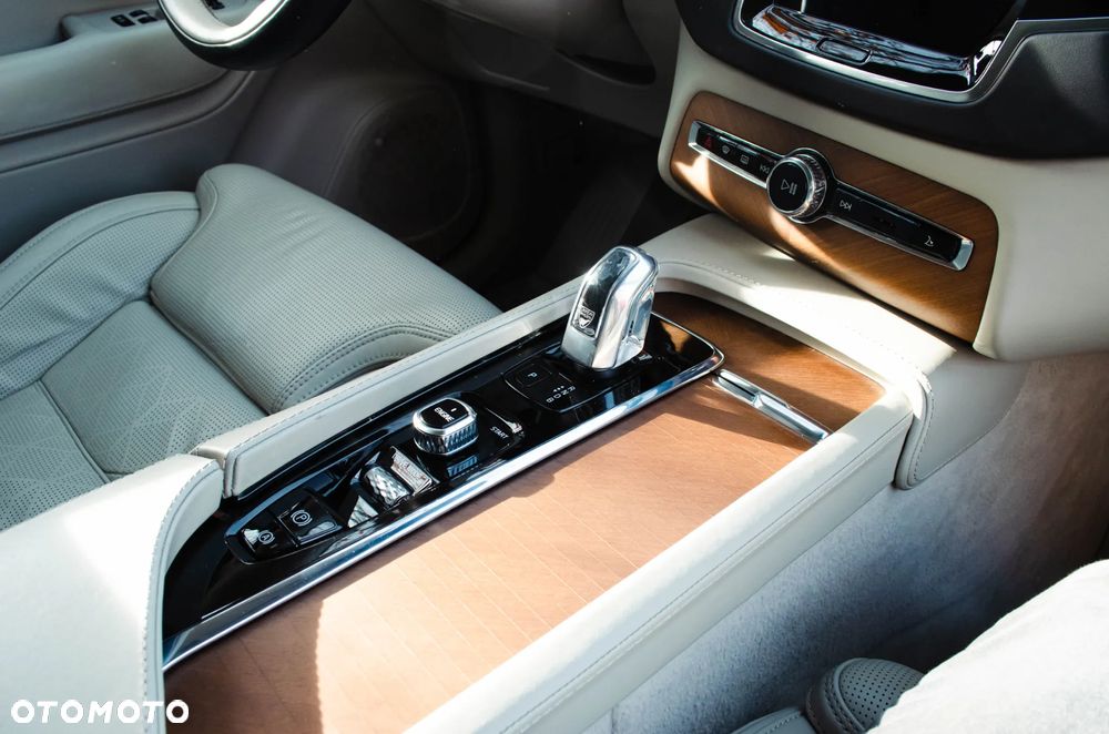 Volvo XC 90 T8 AWD Plug-In Hybrid Excellence - 12