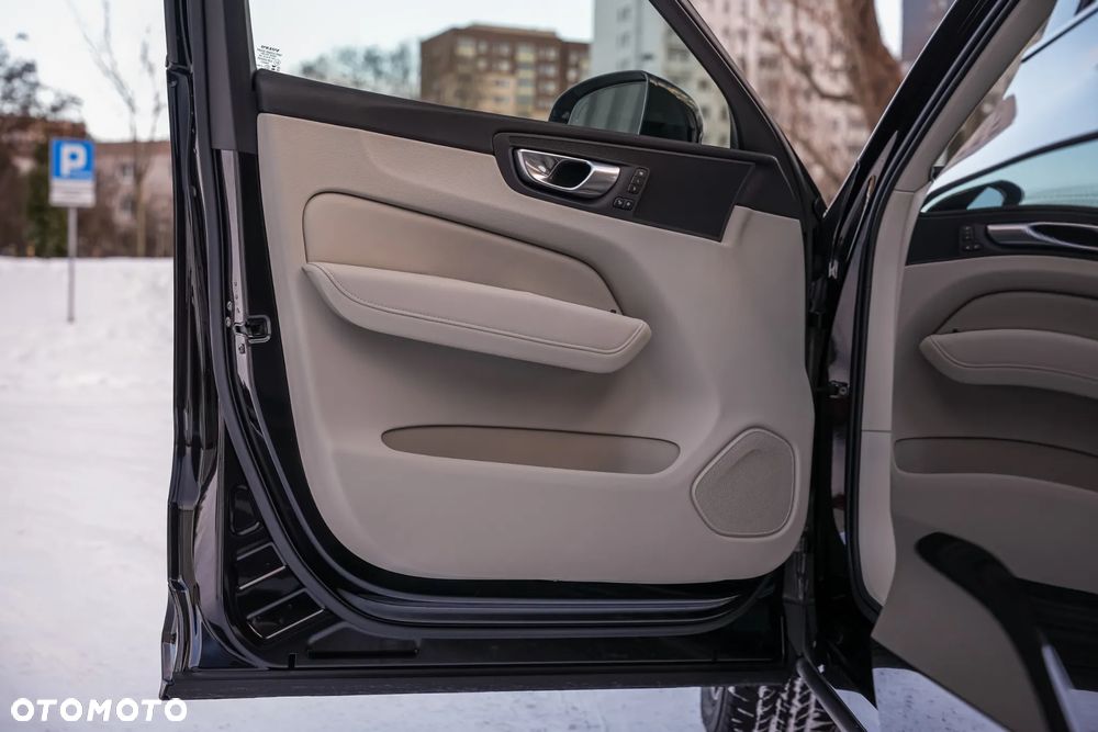 Volvo XC 60 B5 B AWD Ultimate Black Edition - 23