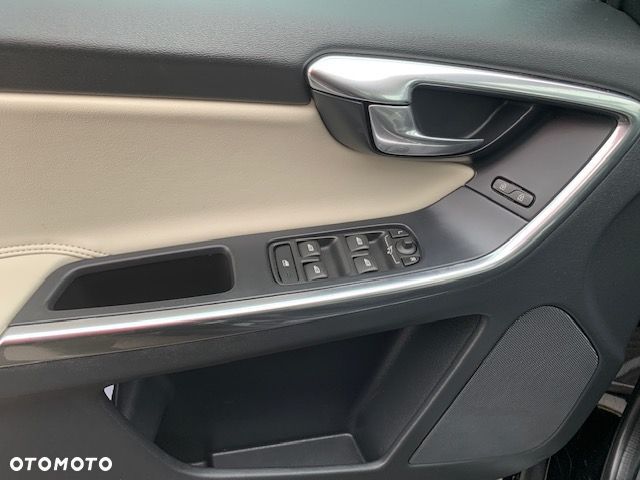 Volvo XC 60 T6 AWD Geartronic Summum - 16