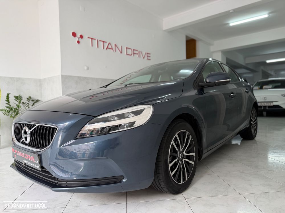 Volvo V40 2.0 D2 Momentum Geartronic - 1