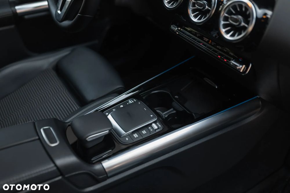 Mercedes-Benz GLA 250 Progressive - 19