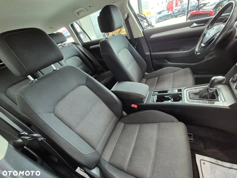 Volkswagen Passat - 35