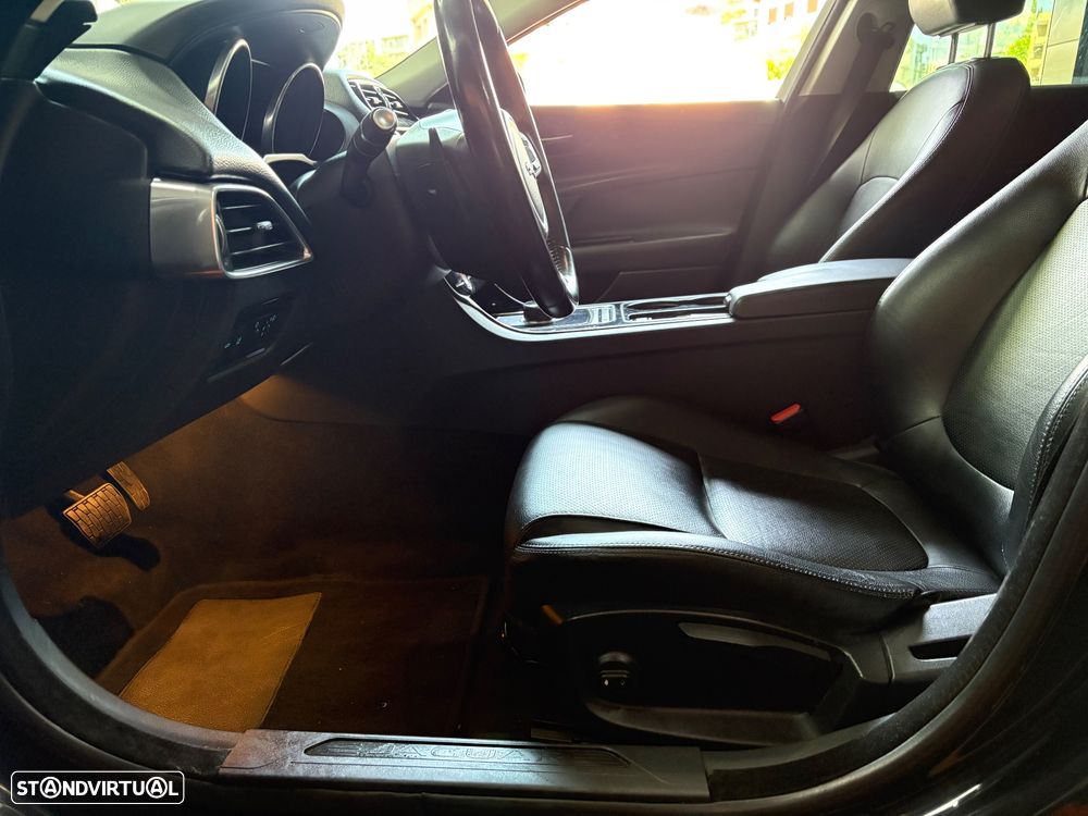 Jaguar XE E-Performance Aut. Prestige - 28