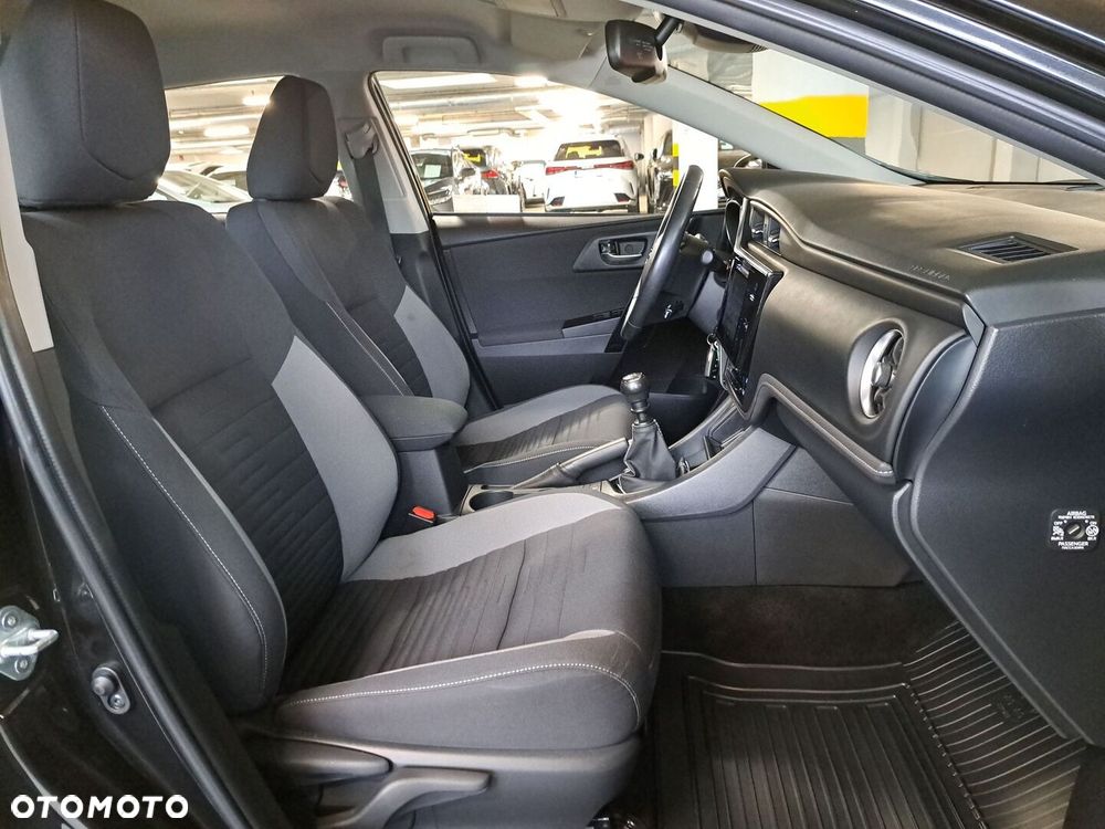 Toyota Auris - 16
