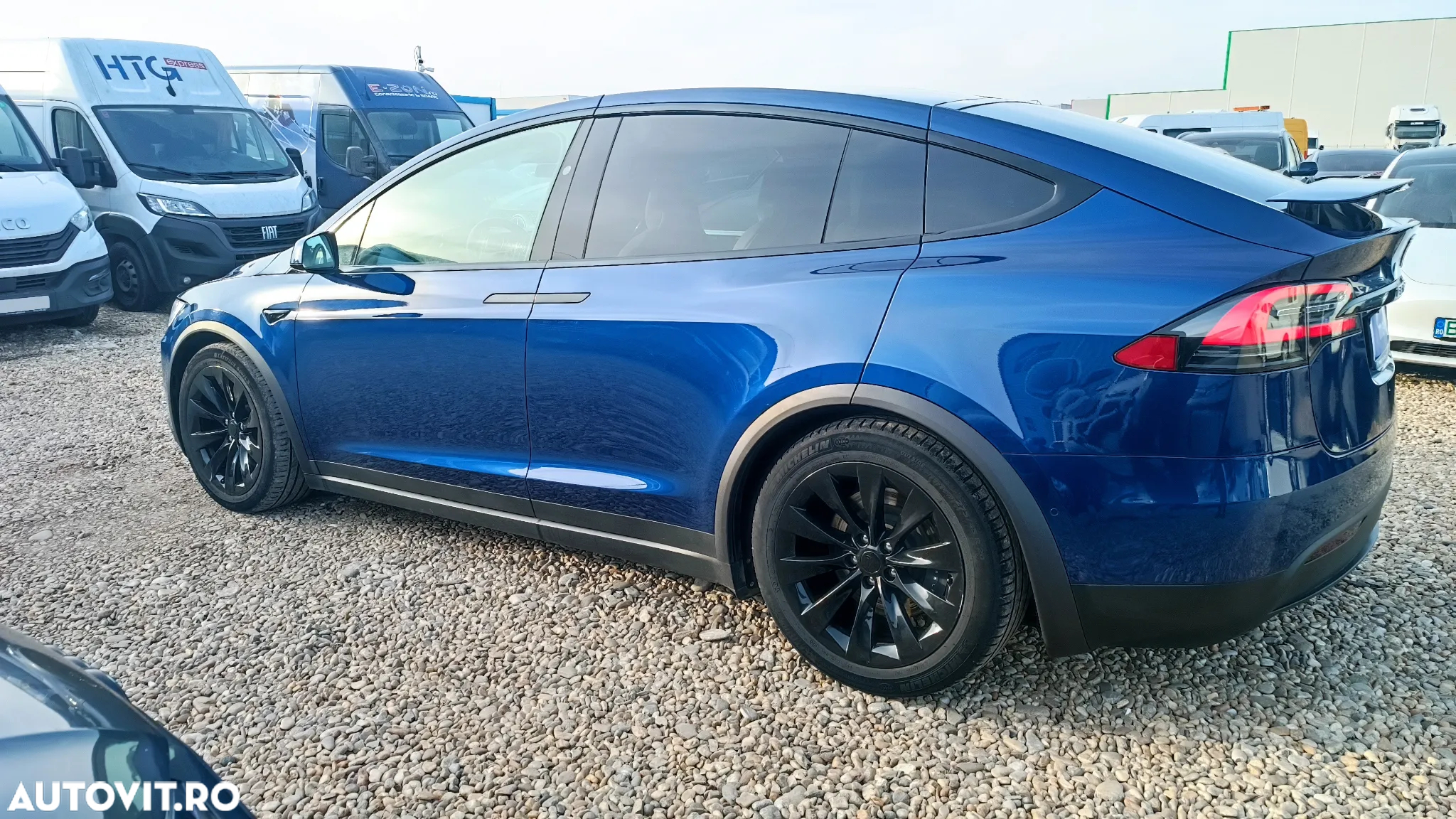 Tesla Model X - 12