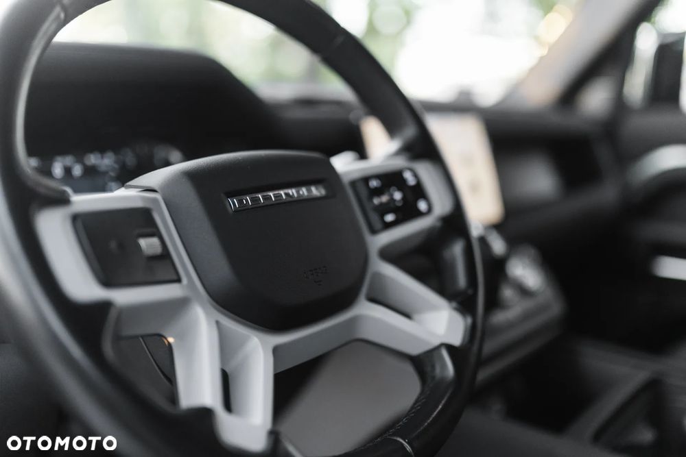 Land Rover Defender 3.0 D200 mHEV - 34