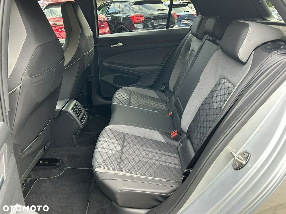 Volkswagen Golf 1.5 eTSI OPF DSG R-Line - 18