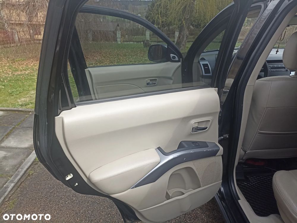 Mitsubishi Outlander - 10