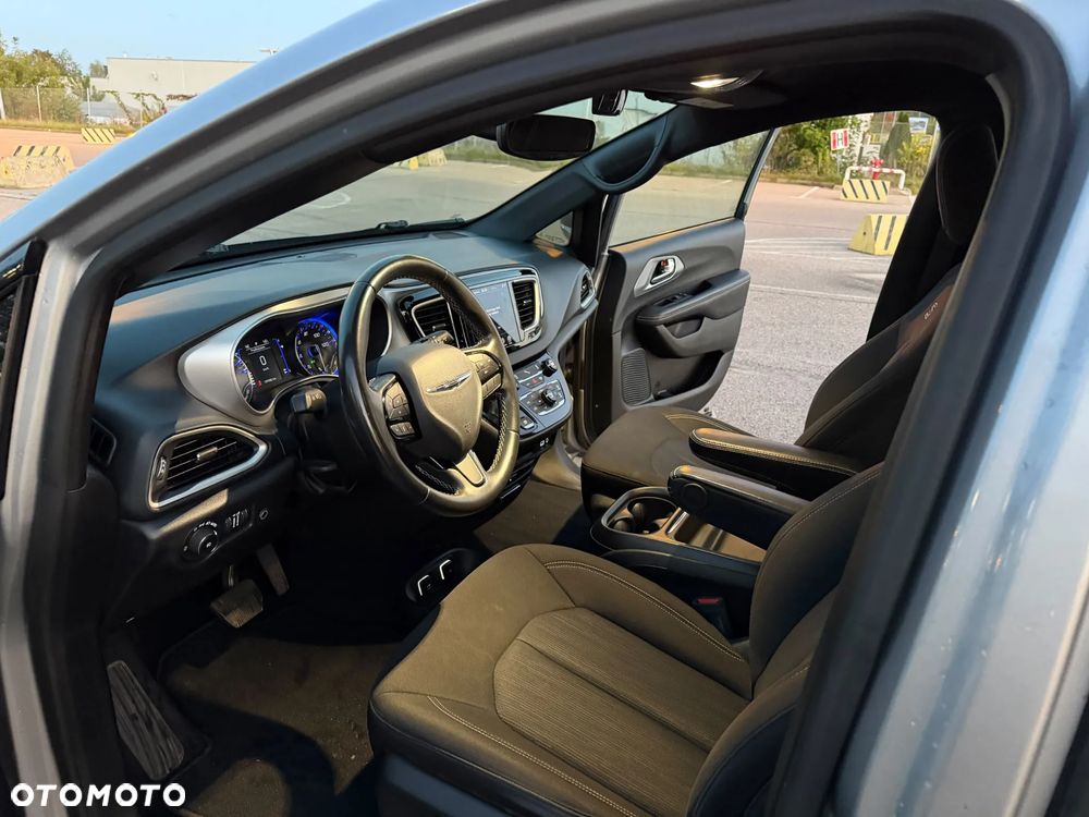 Chrysler Pacifica - 27