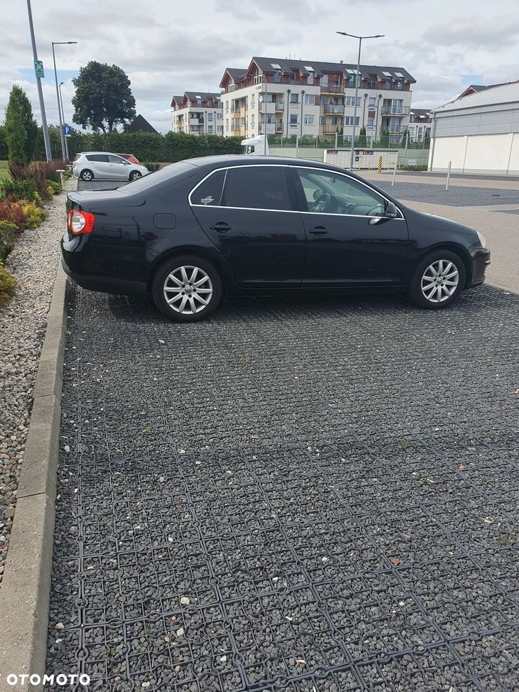 Volkswagen Jetta 1.9 TDI DPF Comfortline - 4