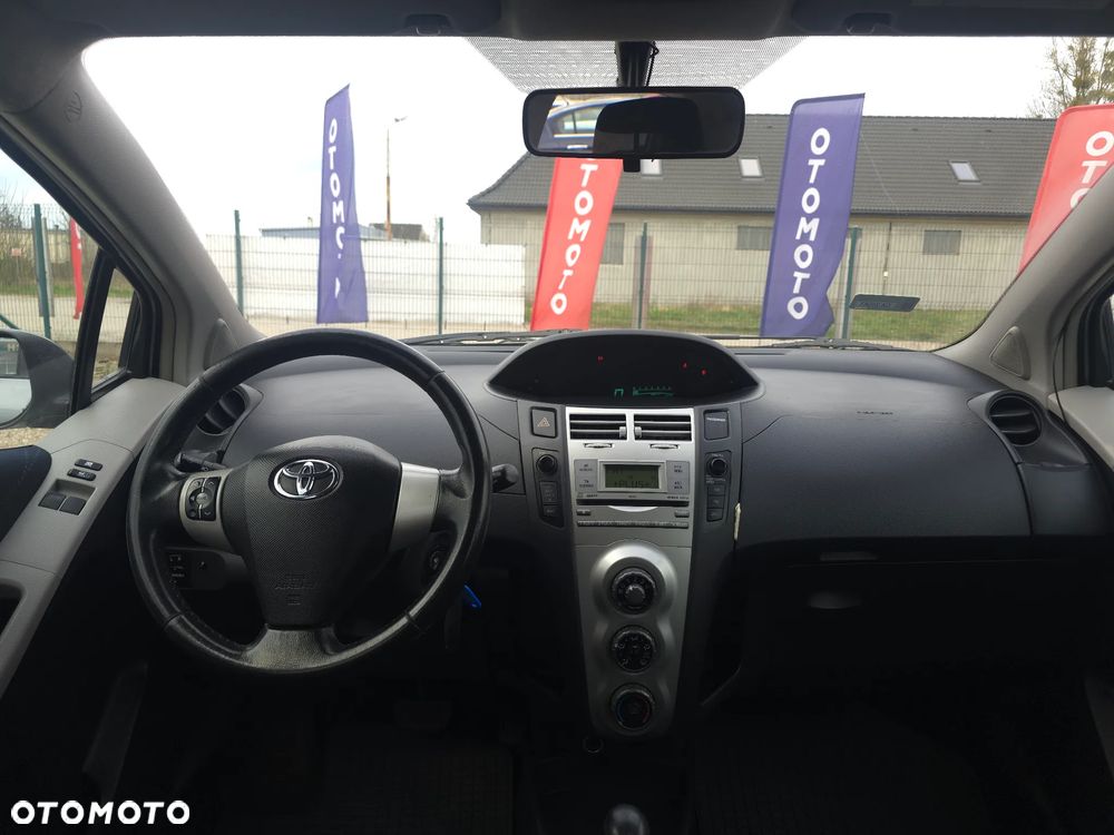 Toyota Yaris 1.3 Sol MM - 31