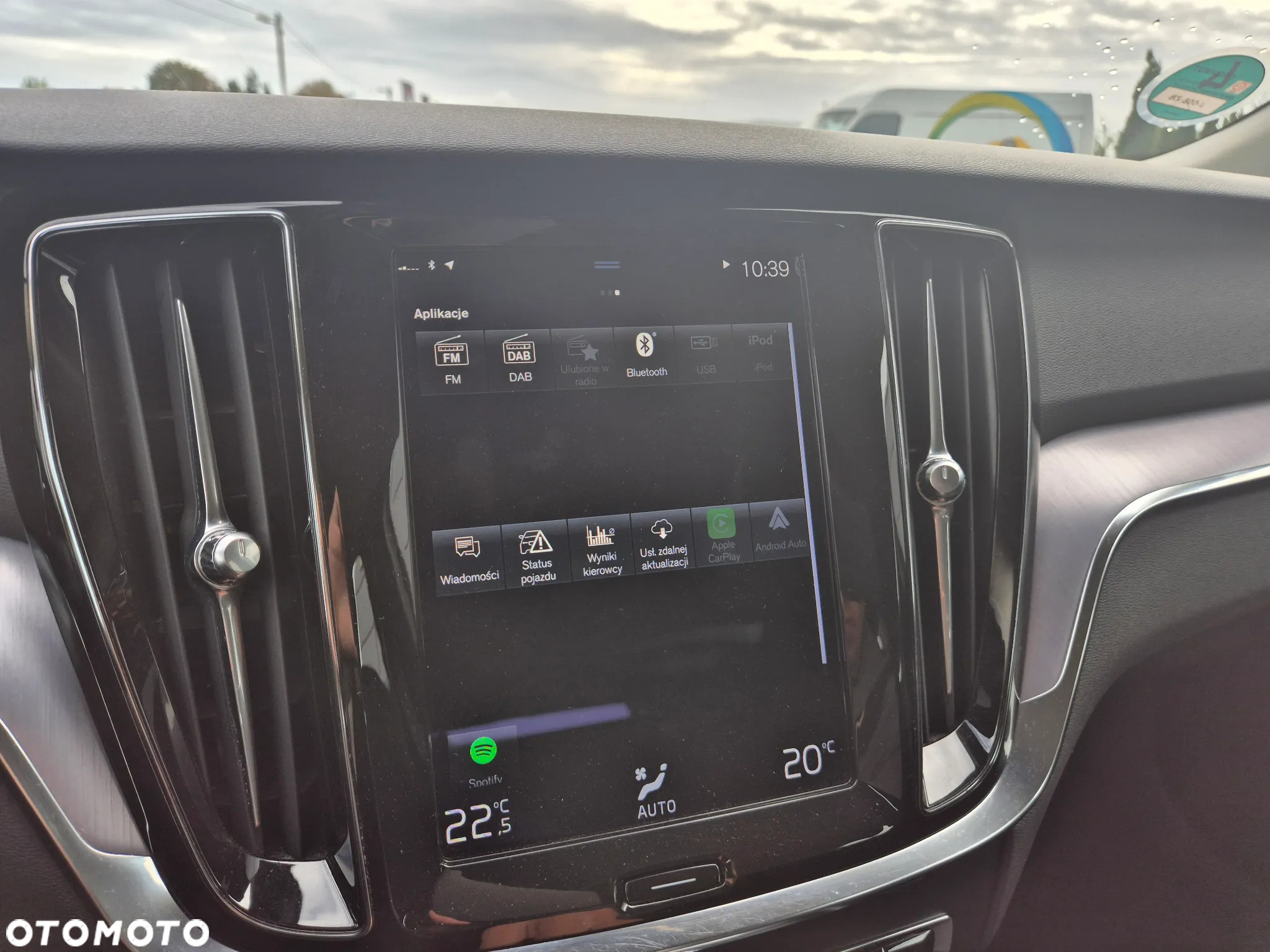 Volvo V60 B3 B DKG Momentum - 29