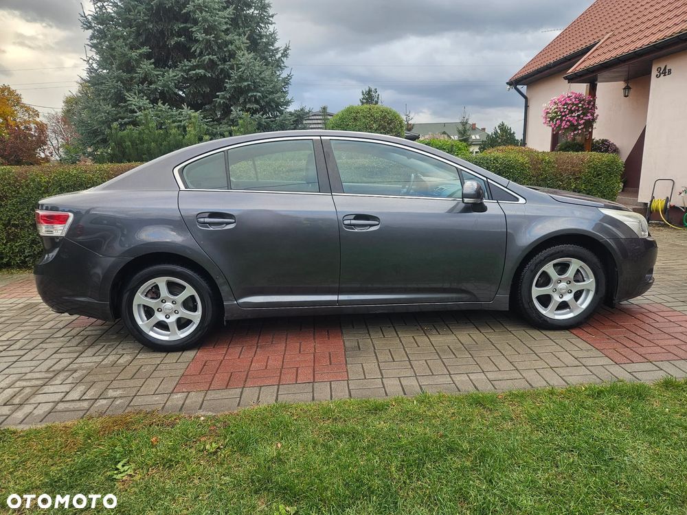 Toyota Avensis - 5